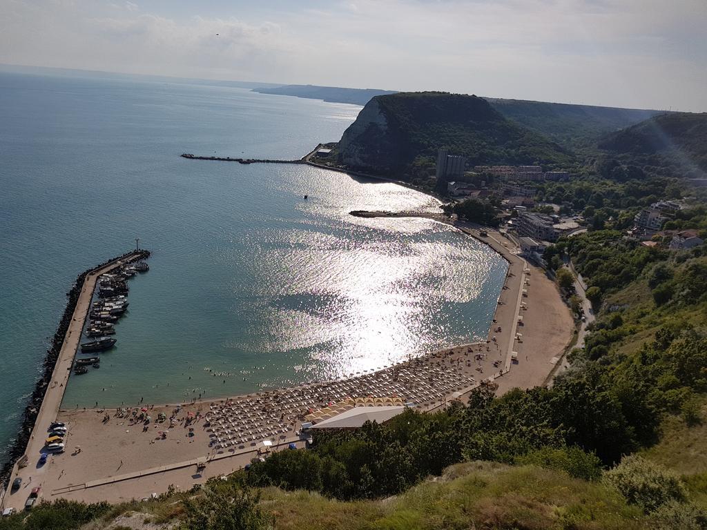 Villa Dechkoni Kavarna Bagian luar foto